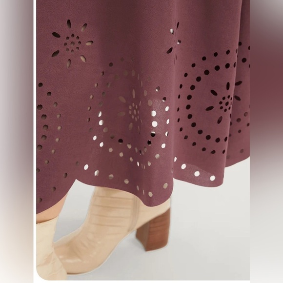 Bloomchic Bell Sleeve Laser Cut Dress 26W - Picture 5 of 11